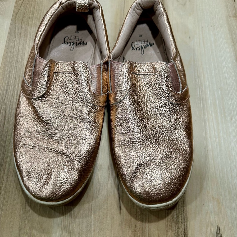 Monkey feet women’s rose gold slides